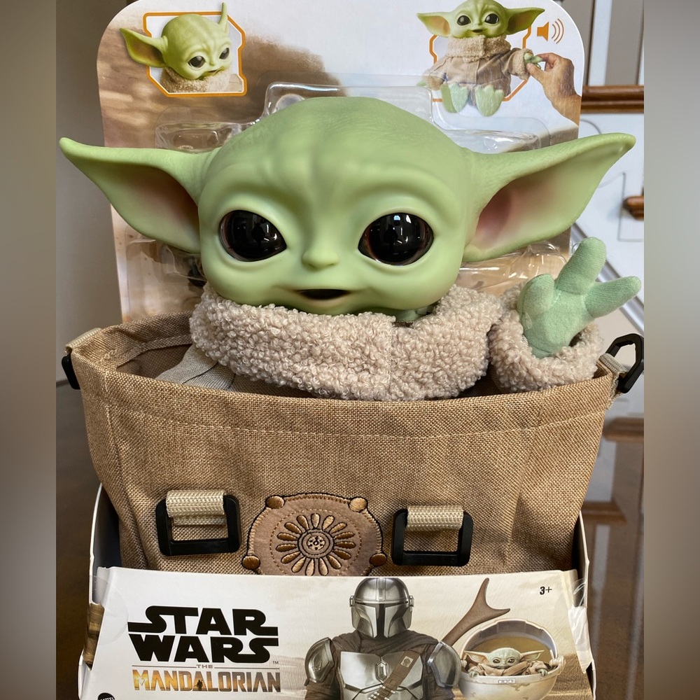 NWT Star Wars Mandalorian Baby Yoda Talking Plush Toy
